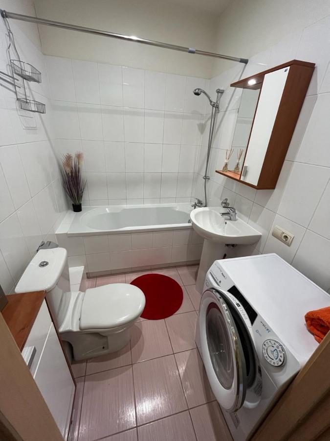 Lovely Apartments In Imanta With Free Parking 里加 外观 照片