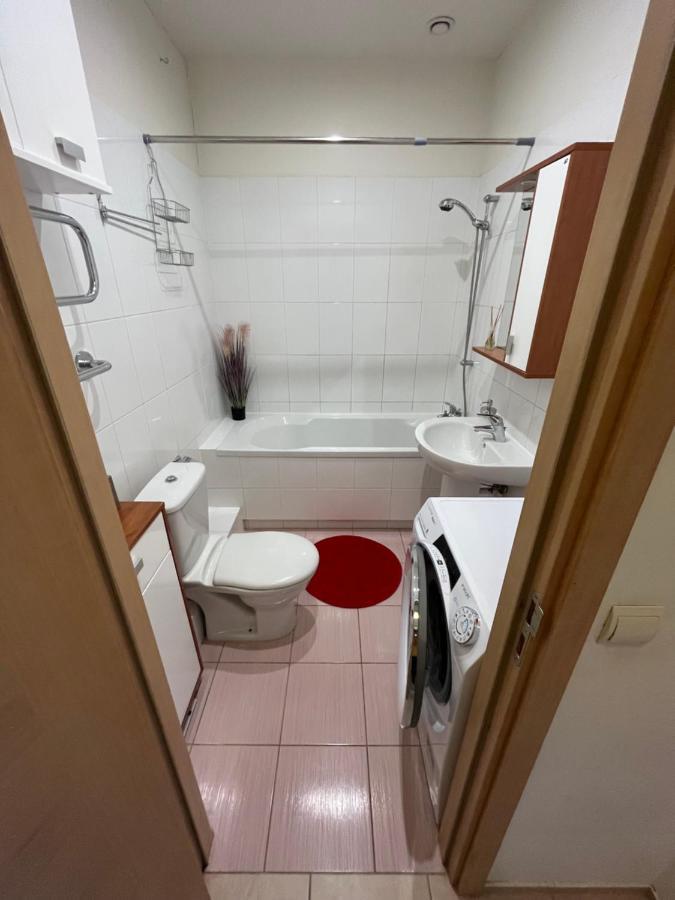 Lovely Apartments In Imanta With Free Parking 里加 外观 照片