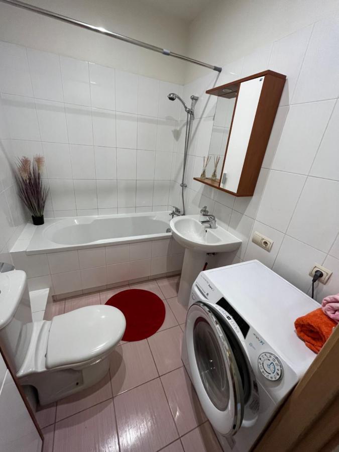 Lovely Apartments In Imanta With Free Parking 里加 外观 照片